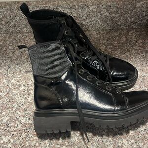 Kenneth Cole Women’s Rhode Light Lace Up  PG Lug Sole Boots.  NWOT Size 7.5